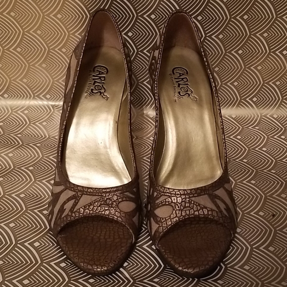 Stunning Peep Toe Carlos Santana Heels - Picture 2 of 4